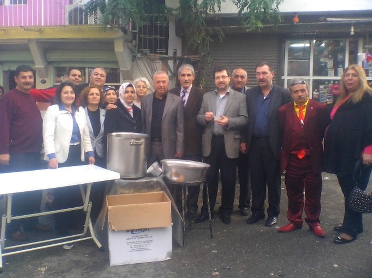 AK Parti\'li Sevim Tozan, Aşure Günü\'nü Romanlarla Kutladı