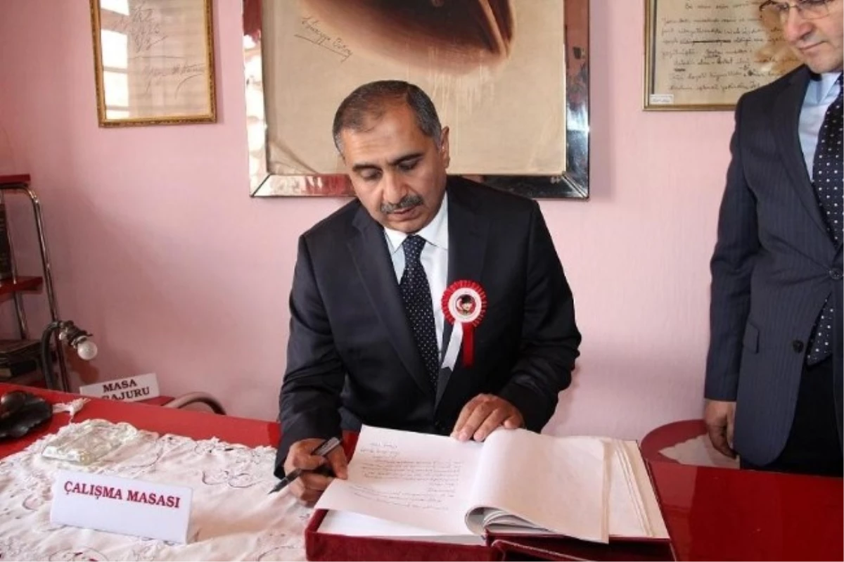 Atatürk\'ün Elazığ\'a Gelişinin 76\'ıncı Yıldönümü Kutlandı