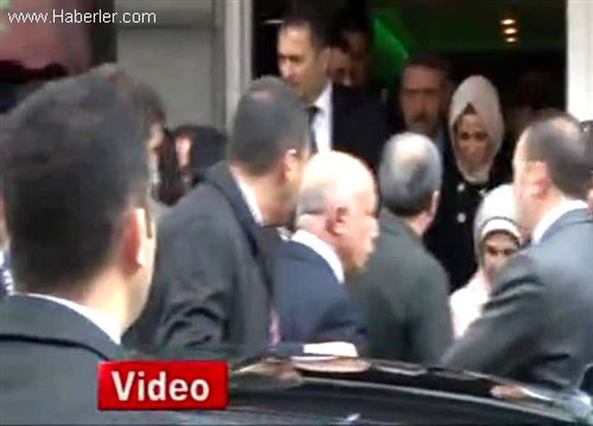 Başbakan Erdoğan, Çocuklara Satranç Seti Dağıttı