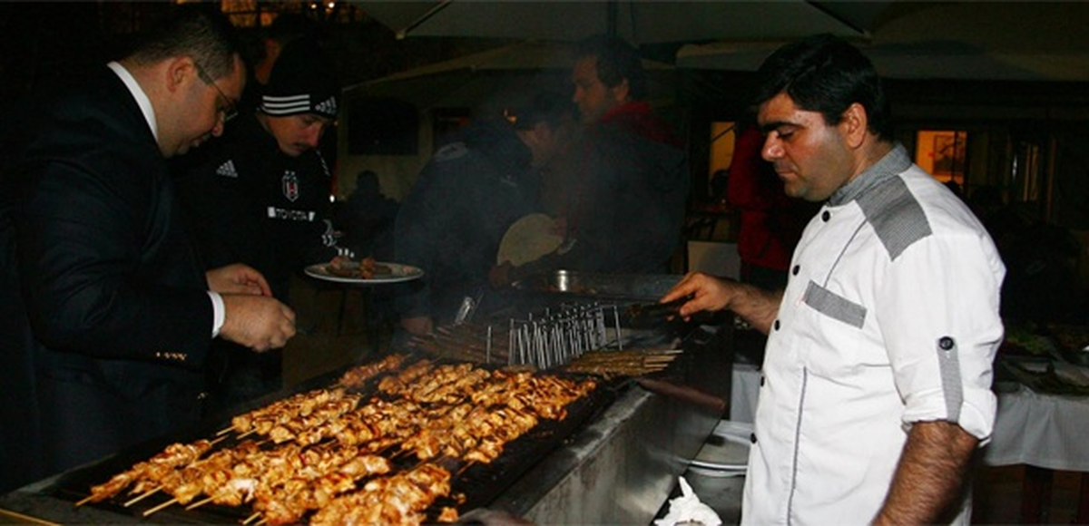 Beşiktaş Futbol Takımı\'na Mangal Partisi