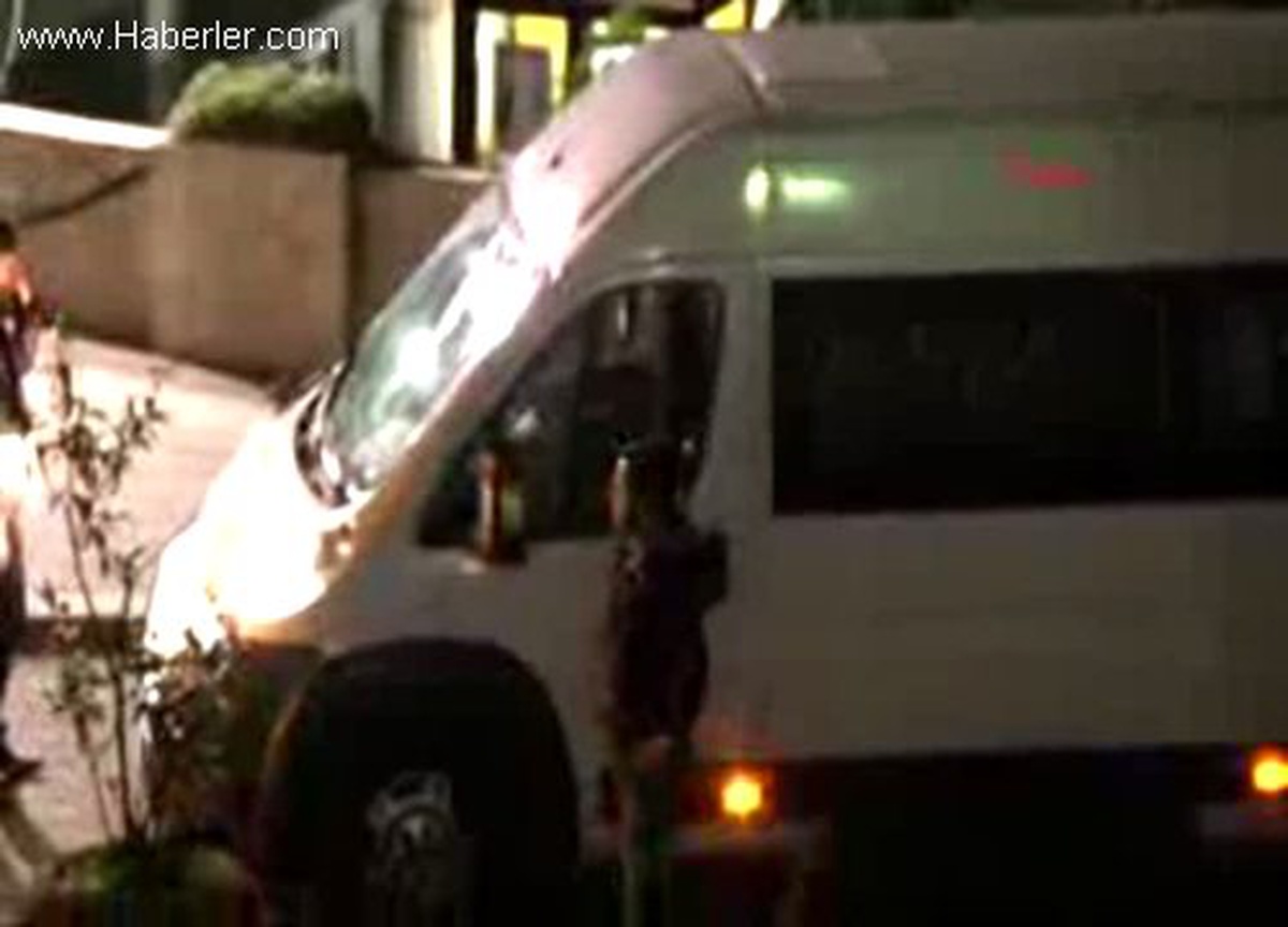 * Beylikdüzü\'nde Düzenlenen Fuhuş Operasyonunda, Aralarında İşletme Sahibi, Bar Çalışanları ve...