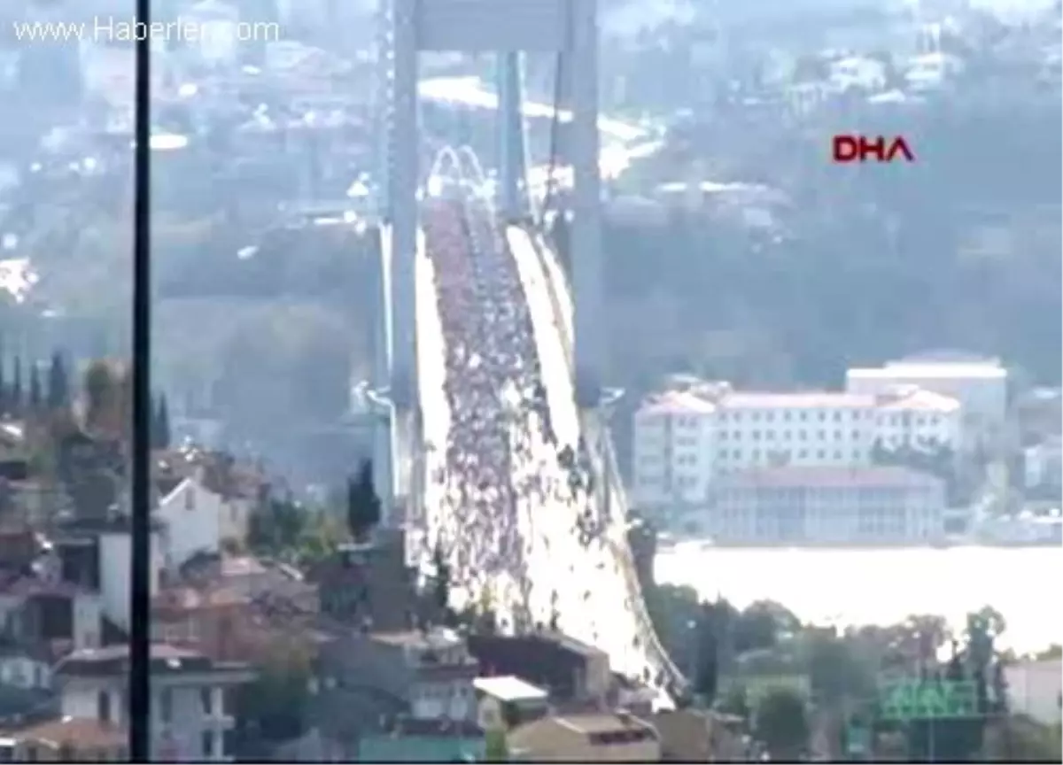 Boğaziçi Köprüsü'nde Halk Yürüyüşü.