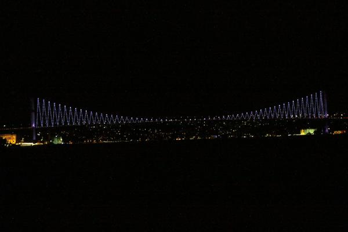 Boğaziçi Köprüsü Premature Bebekler İçin Mor Renge Büründü