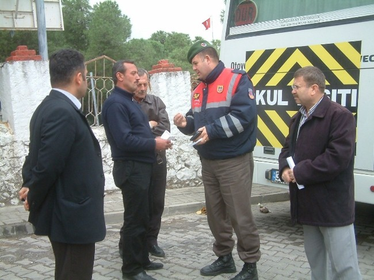 Burhaniye\'de Okul Servislerine Denetim