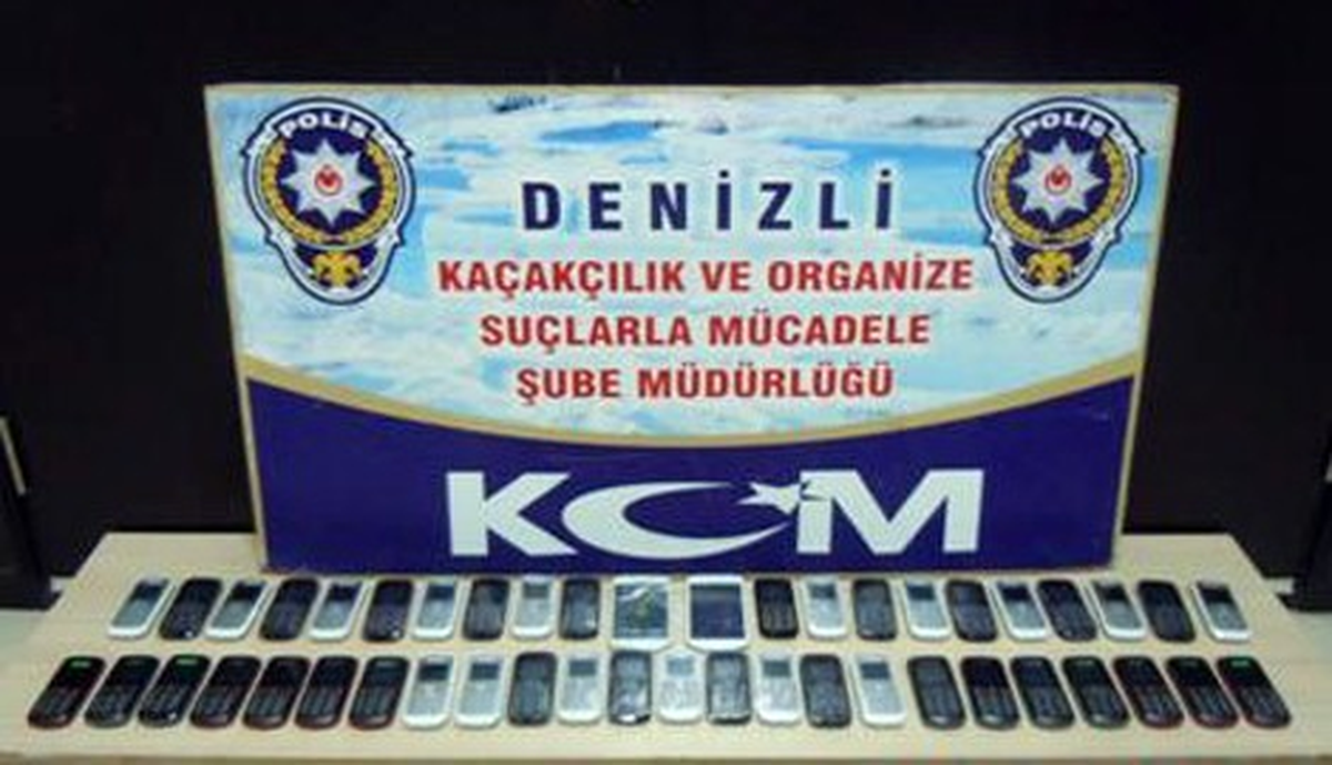 Denizli\'de Kaçak 71 Cep Telefonu Ele Geçirildi