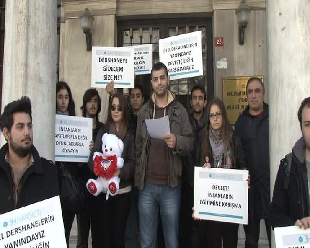 Dersane Düzenlemesine Oyuncaklı Protesto