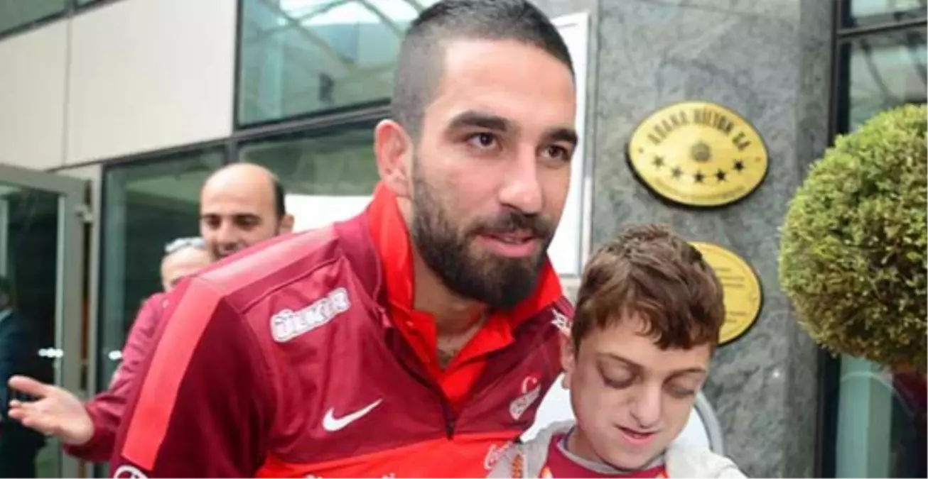 Görme Engelli Çocuk, Arda Turan\'ı Duygulandırdı