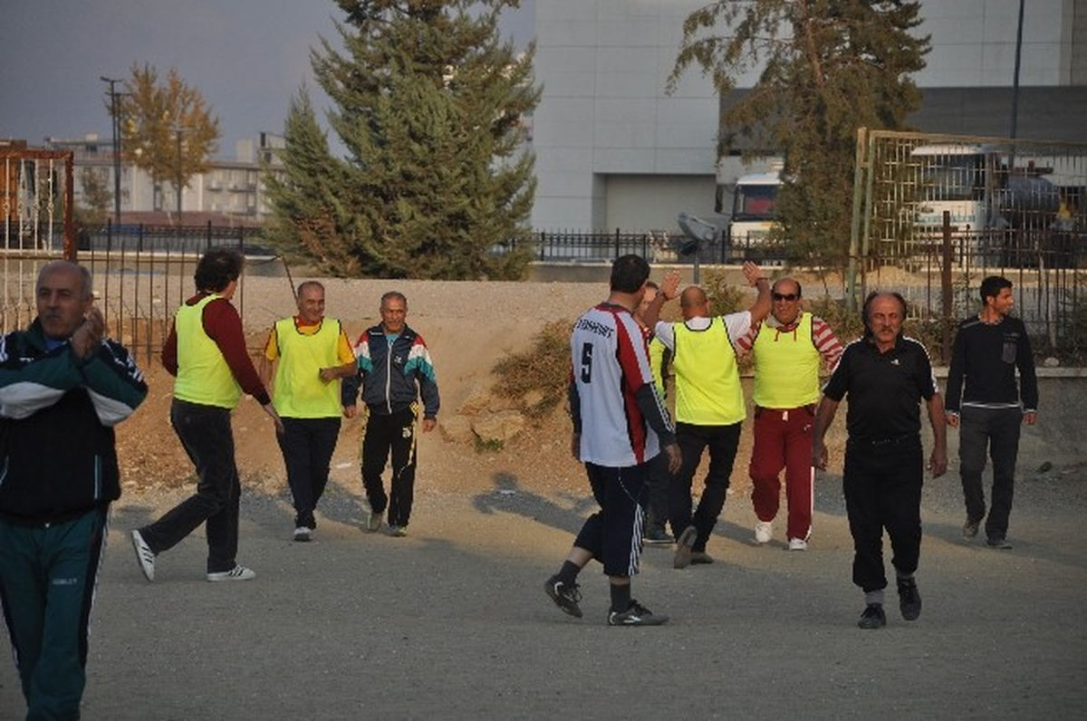 Hababam, 38 Yıl Sonra Okul Bahçesinde Maç Yaptı