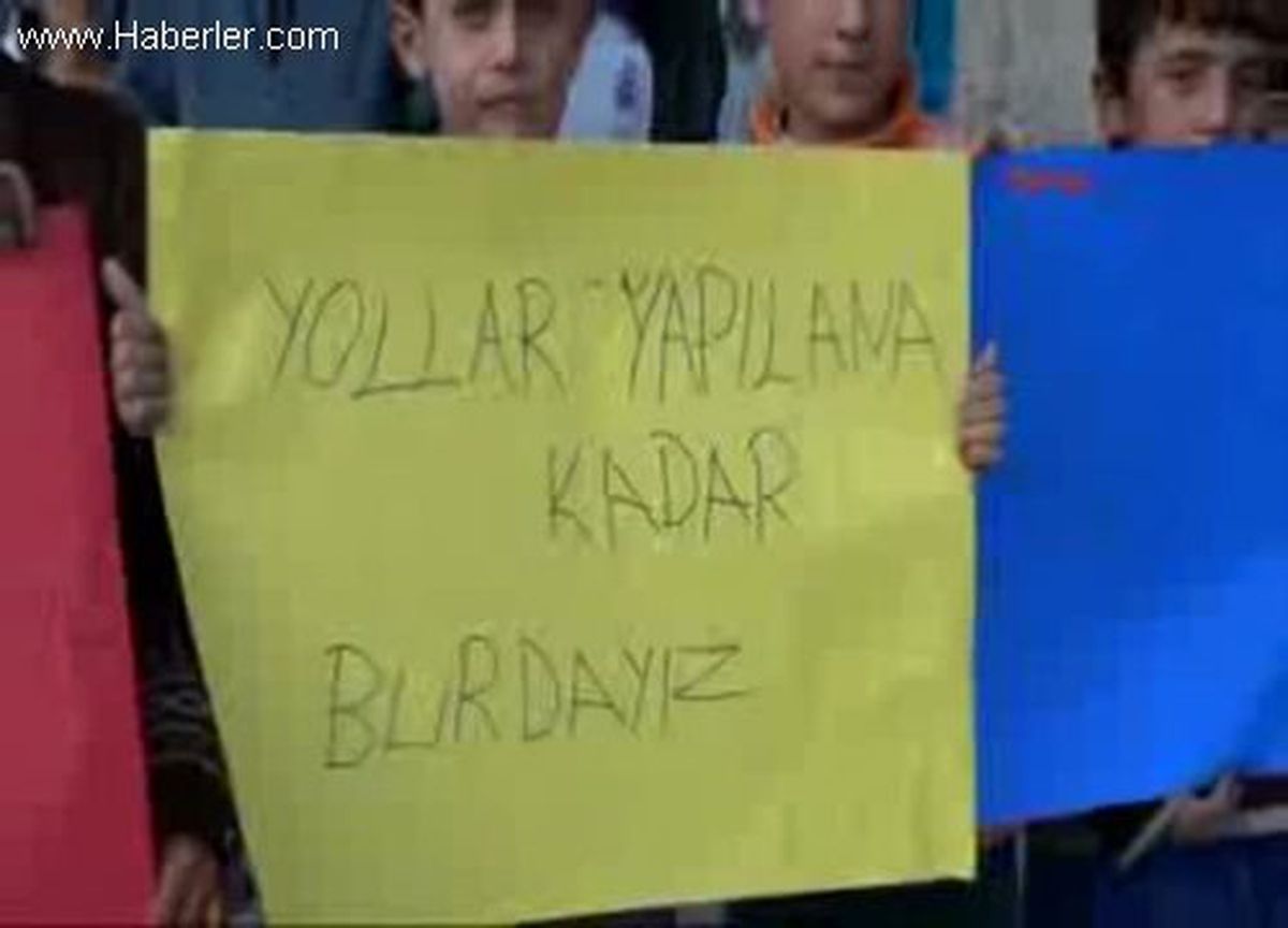 Hakkari\'de Bozuk Yol Eylemi