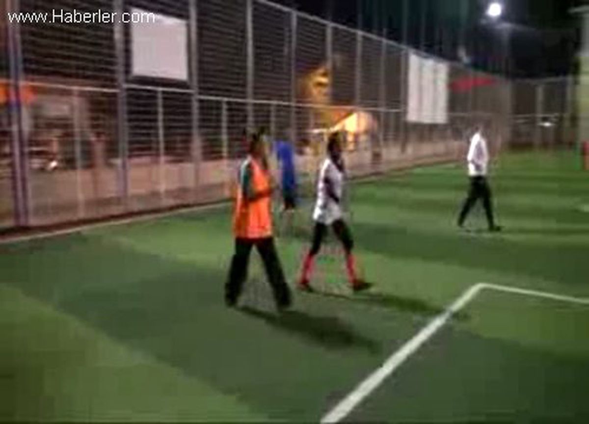 Halı Sahadan Kızlı Erkekli Tepki