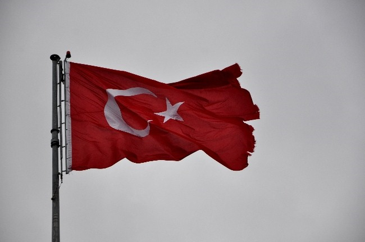 Yırtılmış Türk Bayrağı, Vatandaşın Tepkisini Çekti
