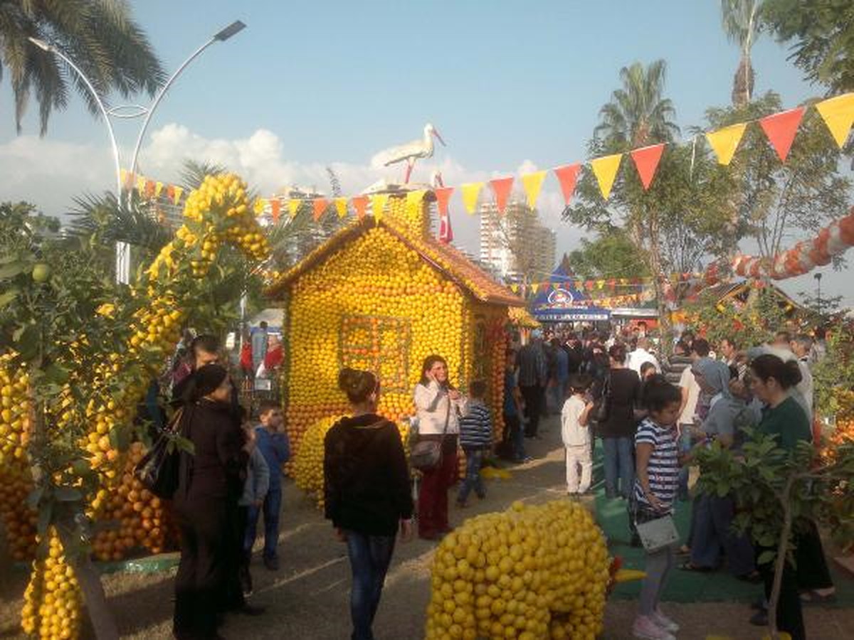 Mersin\'de Renkli Festival