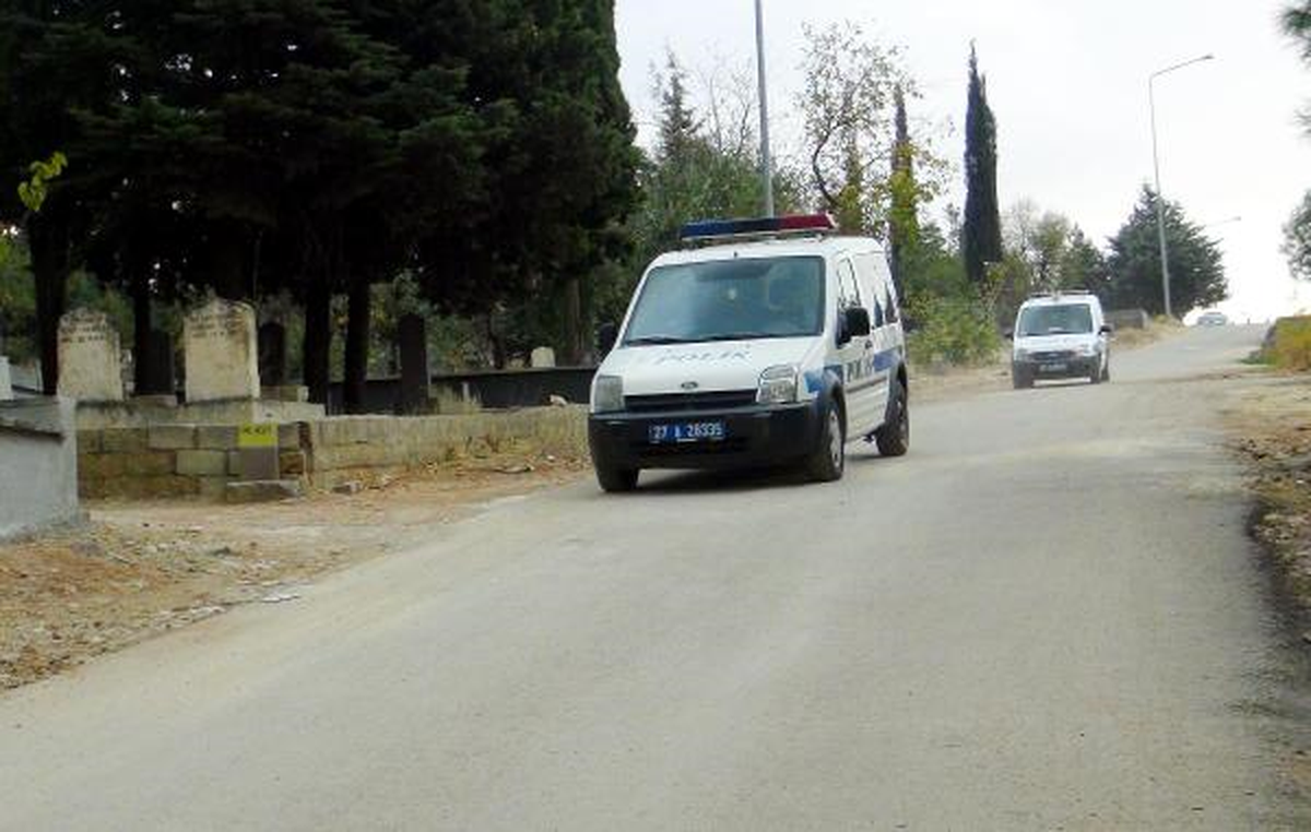Mezarlıkta Kuran Okuyan İmam, Maganda Kurşunuyla Yaralandı