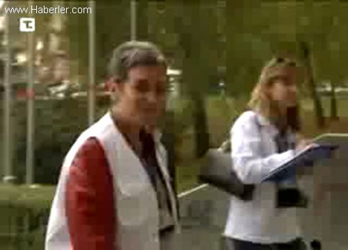 Mitroviça\'nın Kuzeyindeki 3 Seçim Merkezinde Sırp Seçmenler Sandık Başında