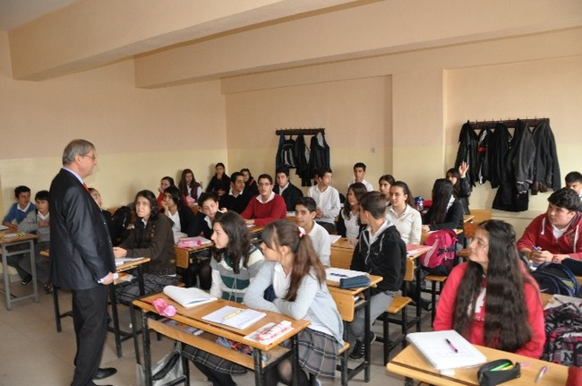 Nazilli Milli Eğitim Müdürü Faruk Ercan, Nazilli Lisesi'ni Ziyaret Etti