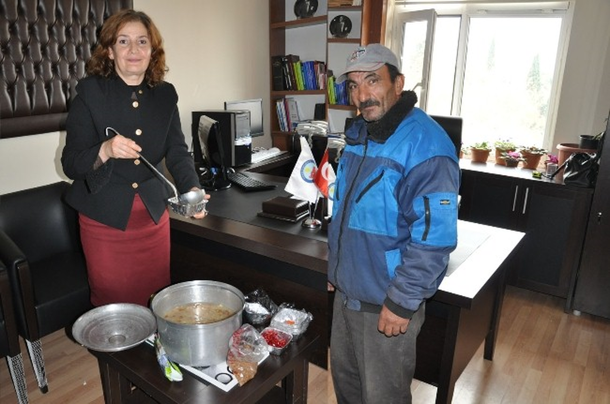 Nüfus Müdürlüğünde Aşure Dağıtımı Yapıldı