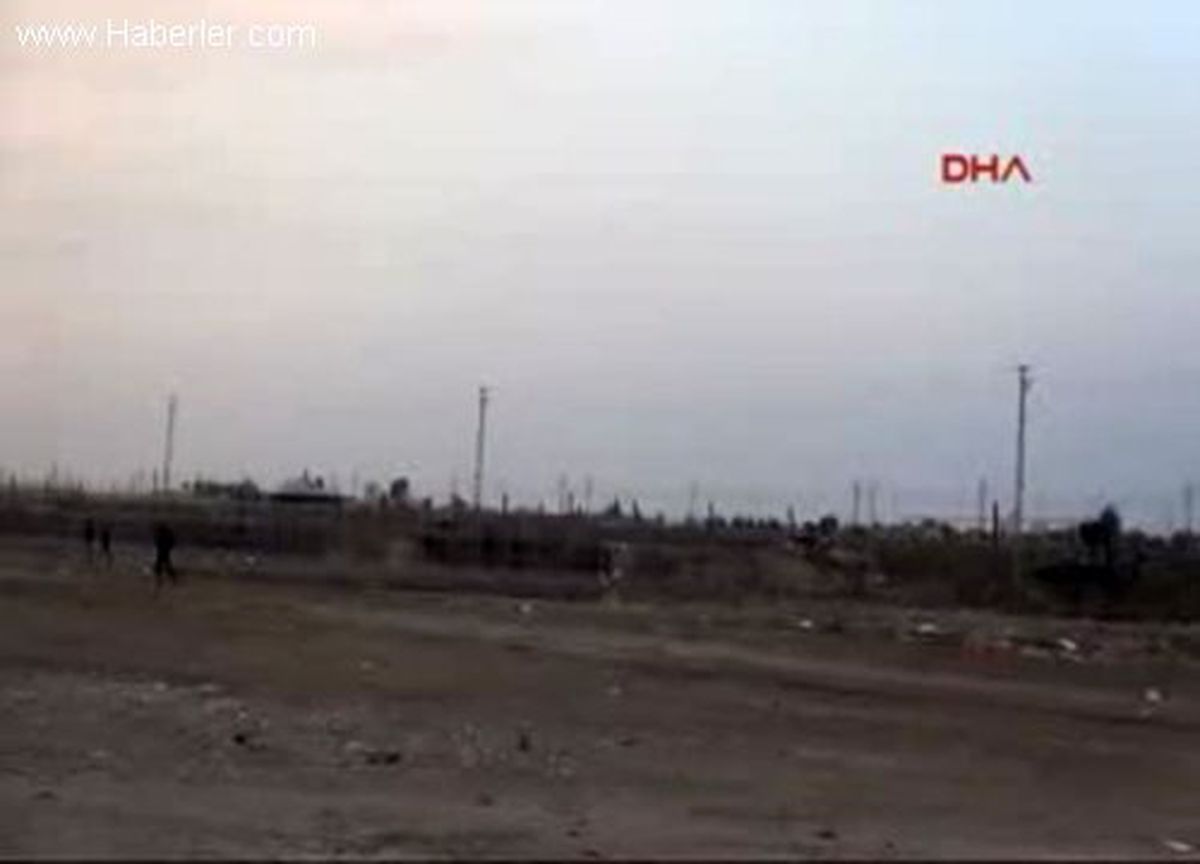 Nusaybin\'de Çocuklar Sınırdaki Askerleri Taşladı