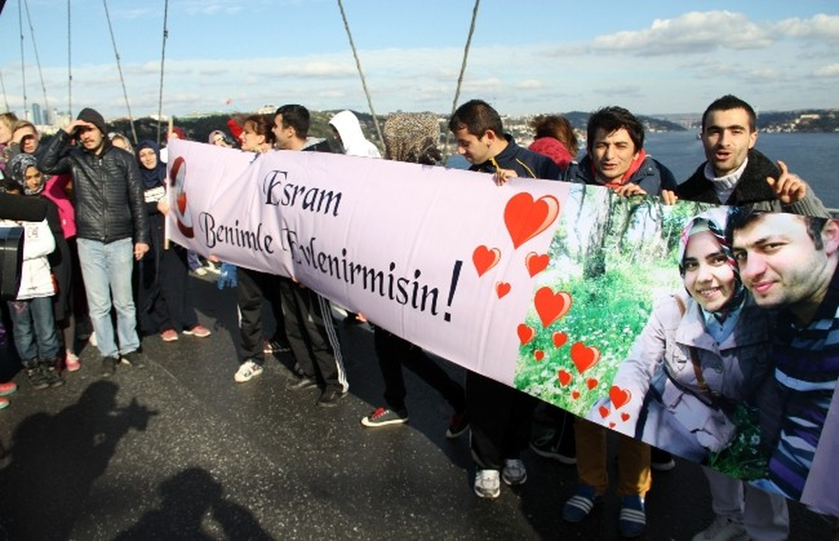 (Özel Haber) Boğaz Köprüsü Üzerinde Sürpriz Evlilik Teklifi