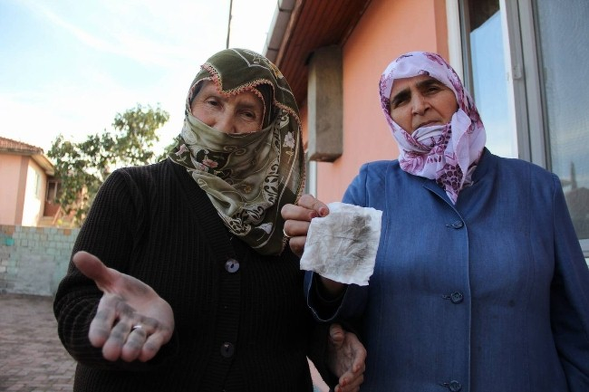 Kömür Fabrikaları Yüzünden Günde 3 Kere Çamaşır Yıkıyorlar