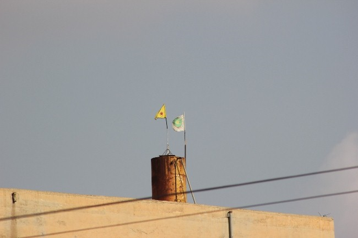 Rasulayn\'da Ypg Bayrağı Asıldı