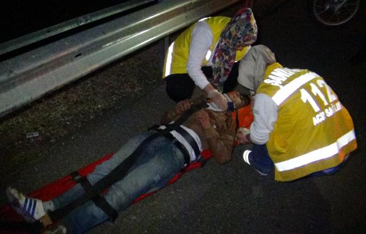 Şanlıurfa\'da Polisten Kaçan Motosikletli Kaza Yaptı