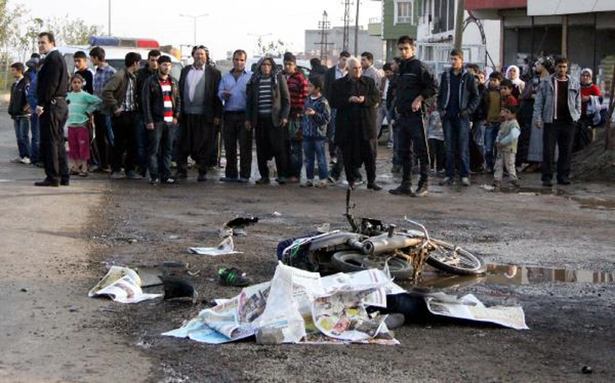 Siverek\'te Motosiklet Kamyonete Çarptı: 1 Ölü, 1 Yaralı