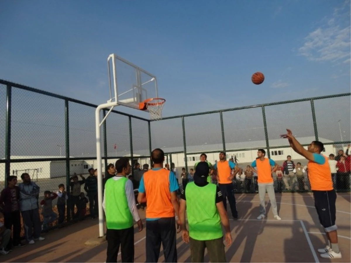 Suriyeli Mülteciler Arasında Basketbol Turnuvası Düzenlendi