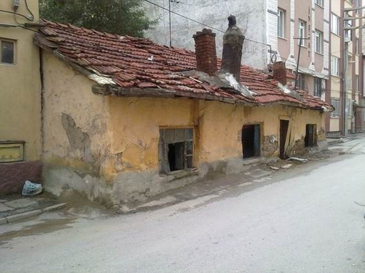 Tehlike Saçan Metruk Binalara Polis Müdahalesi