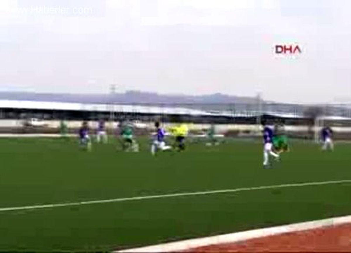 Amatör Maçta Futbolcular Birbirine Girdi