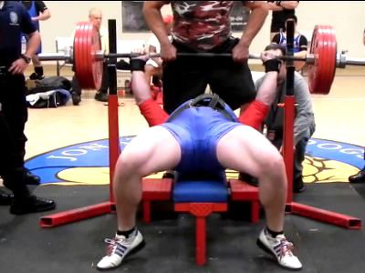 Antrenmanda Göğsüne 247 Kilo Ağırlık Düştü