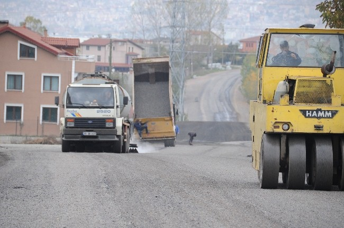 Başiskele\'de Asfalt Çalışmaları Devam Ediyor