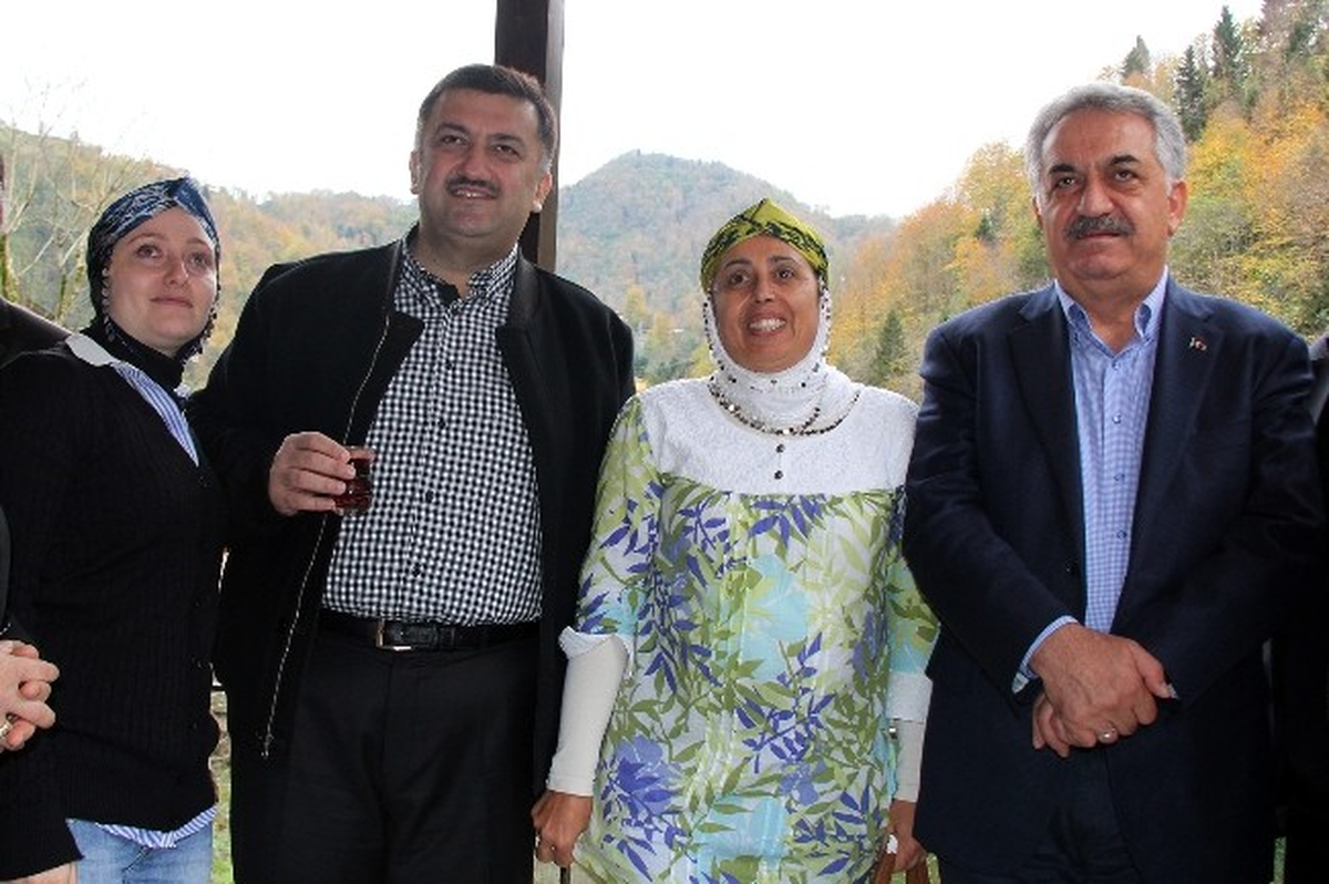 Bayan Muhtar Adayı Bakan Yazıcı\'dan Destek İstedi