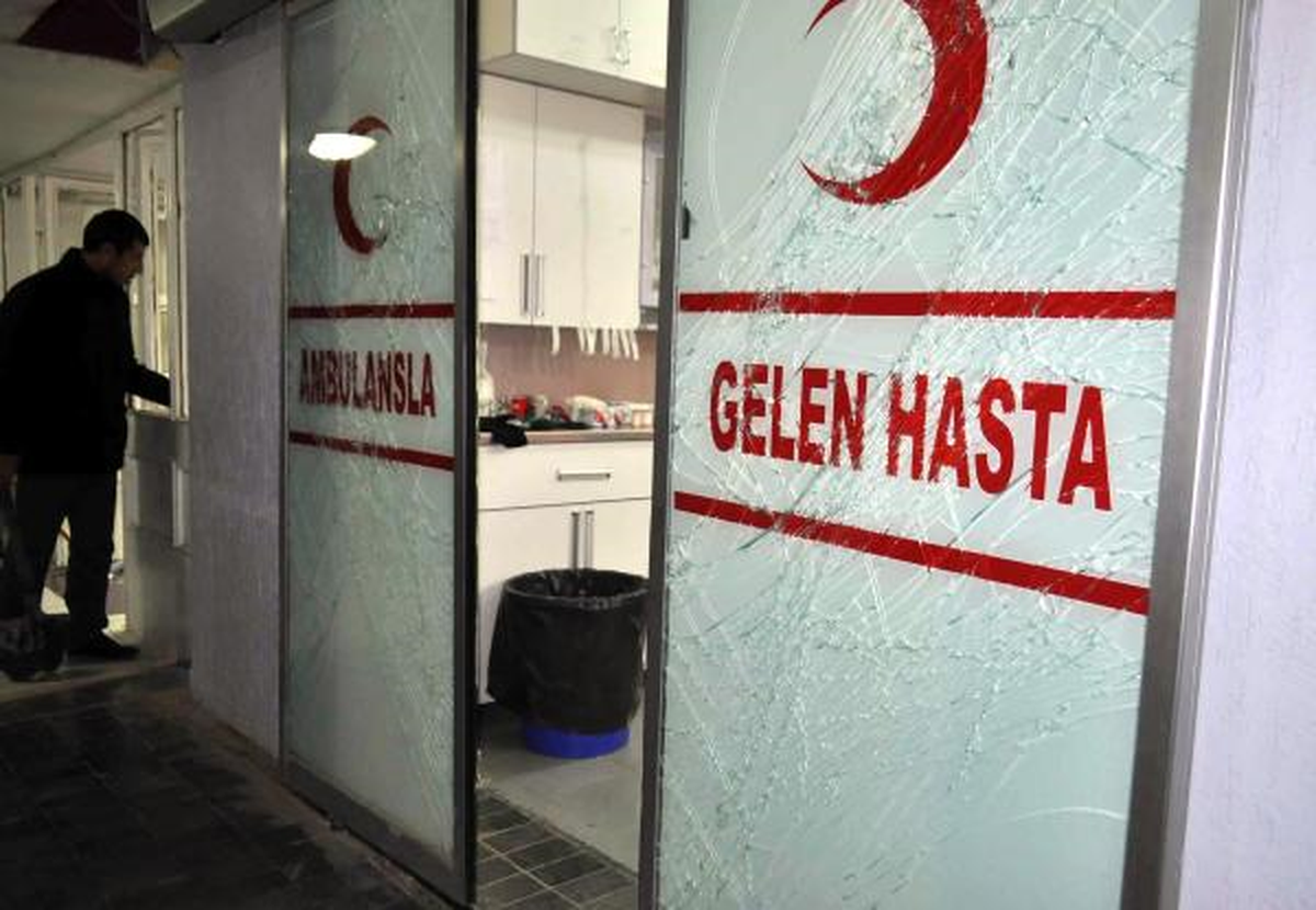 Ceylanpınar\'da Acil Servise Taşlı Saldırı