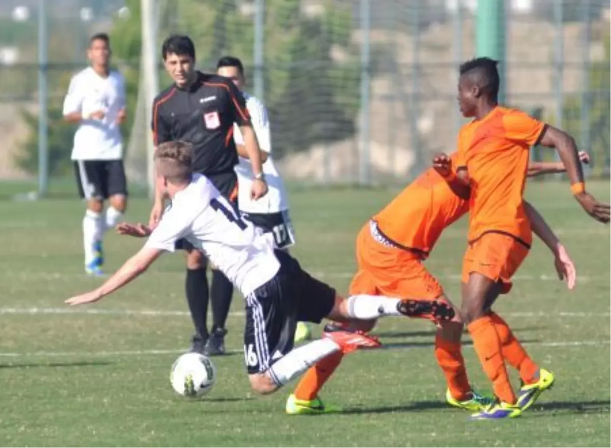 Futbol: Uluslararası Dörtlü Turnuva