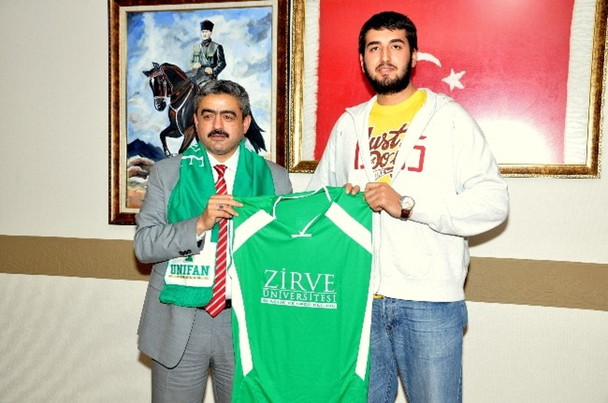 Genç Basketbolcu, Başkan Alıcık\'ı Ziyaret Etti