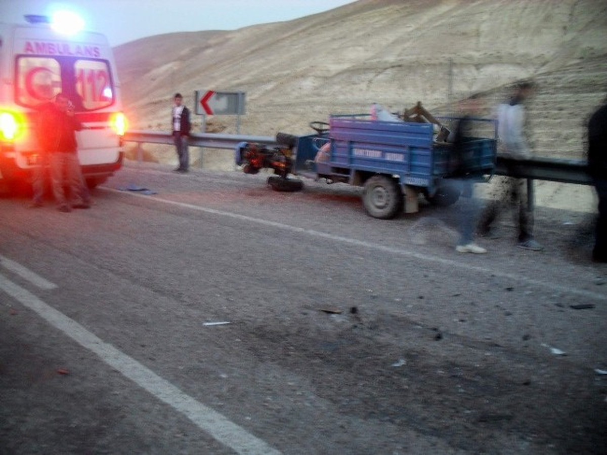 Gürün\'de Trafik Kazası: 2 Yaralı