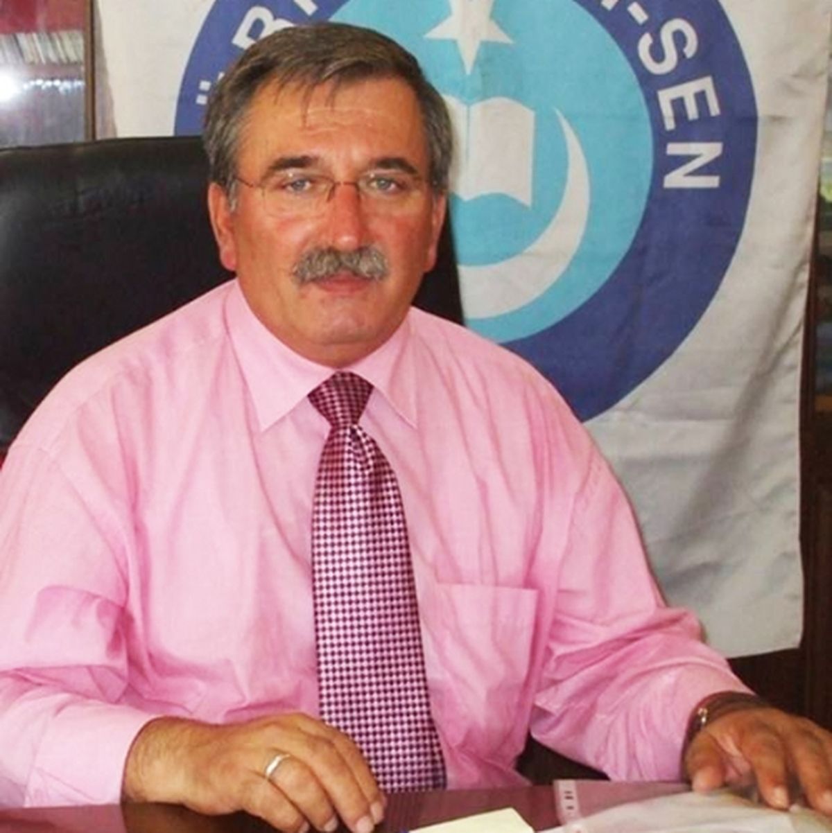 Hanefi Bostan: "Türk Dili Üniversiteden Kovulamaz"