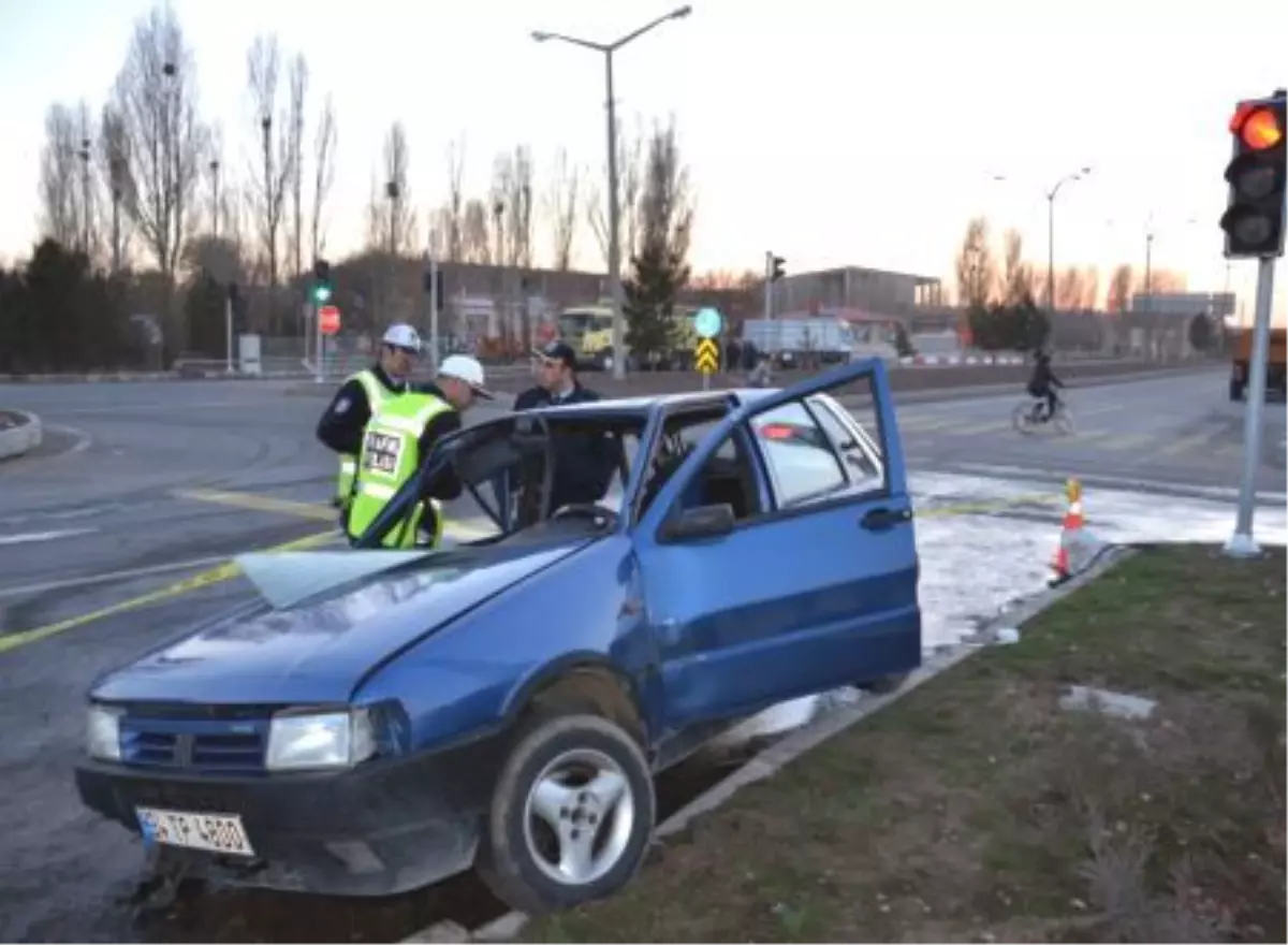 Kars\'ta Trafik Kazası: 1 Ölü 1 Yaralı