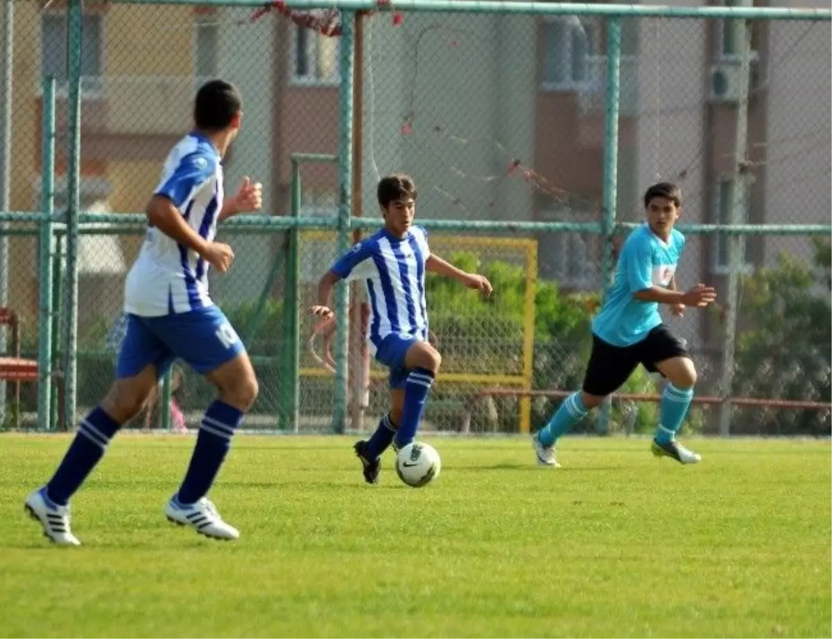 Kepez Belediyesi 4. Genç Kramponlar Futbol Turnuvası Başladı