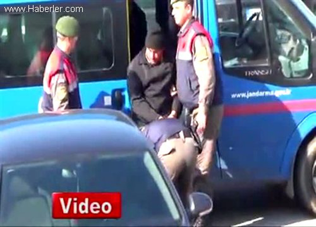 Koyunların Arasında Köye Girerken Yakalandı