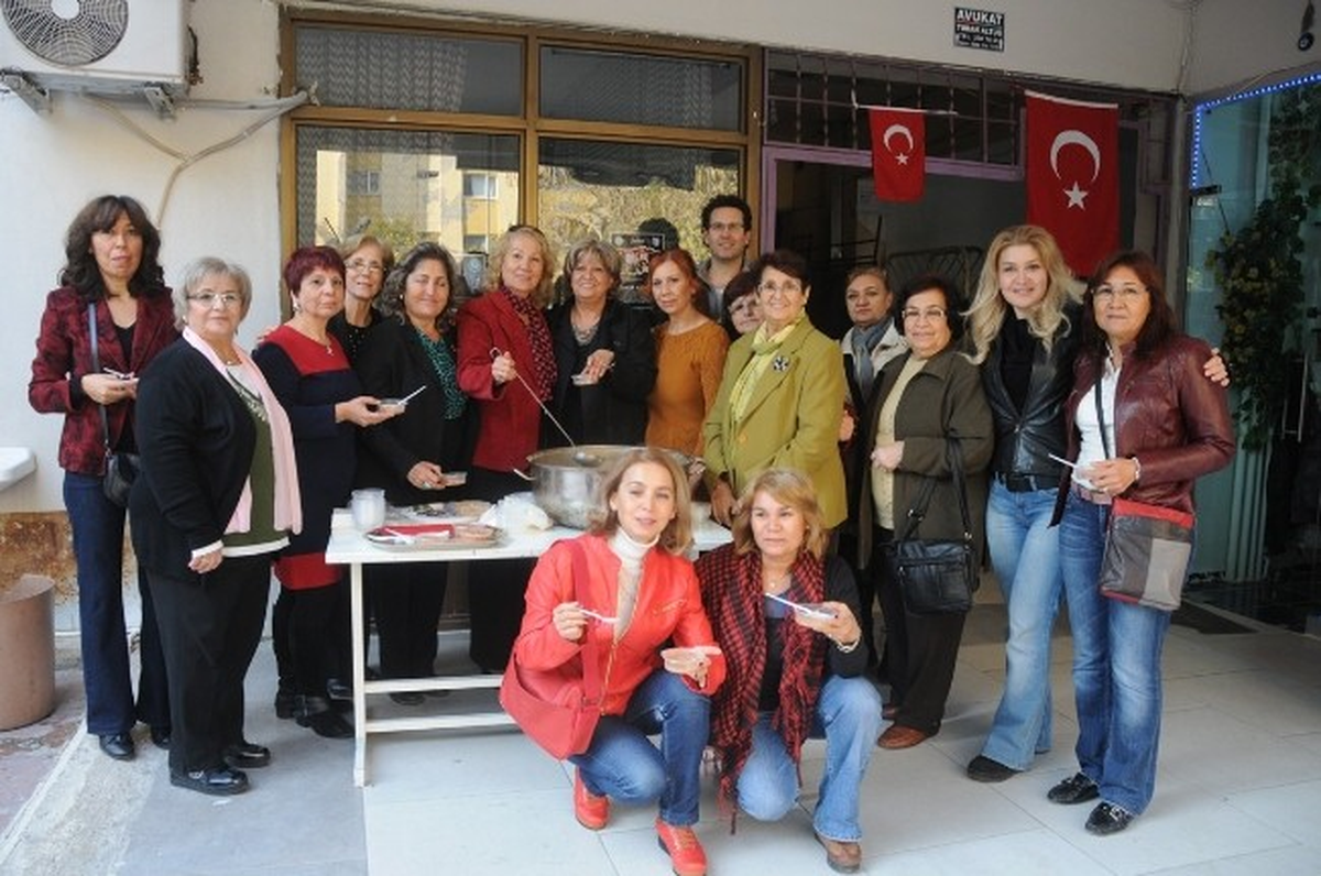 Manisalı Kadınlar Aşure Etkinliği Düzenledi