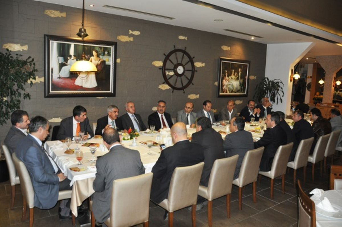 Remzi Doğan, Vali Demirtaş Onuruna İşadamlarına Yemek Verdi
