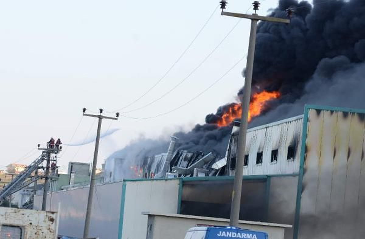 Silivri\'deki Fabrika Yangını Kontrol Altına Alındı