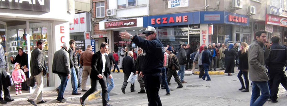 Tabancasını Gösterirken Arkadaşını Yaraladı