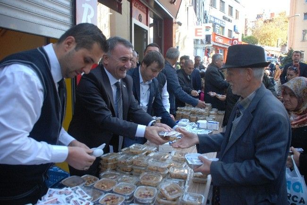 Tokat\'ta 18 Bin Kişiye Aşure Dağıtıldı
