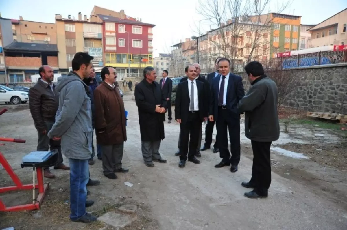 Erzurum Valisi Kongre Binası ve Şeyhler Hamamını Gezdi