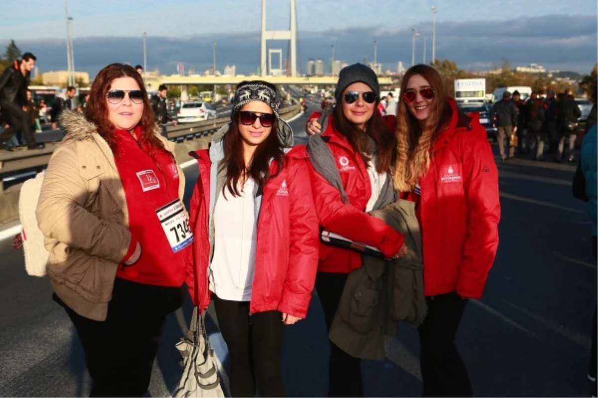 Vodafone İstanbul Maratonu\'na Ünlü İsimler de Katıldı