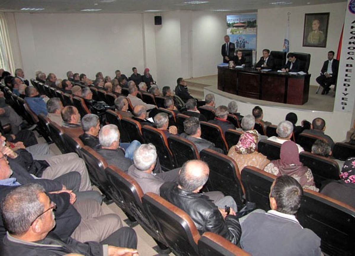 Akçakoca\'da Riskli Binaların Onarımı İçin Bilgilendirme Toplantısı Yapıldı