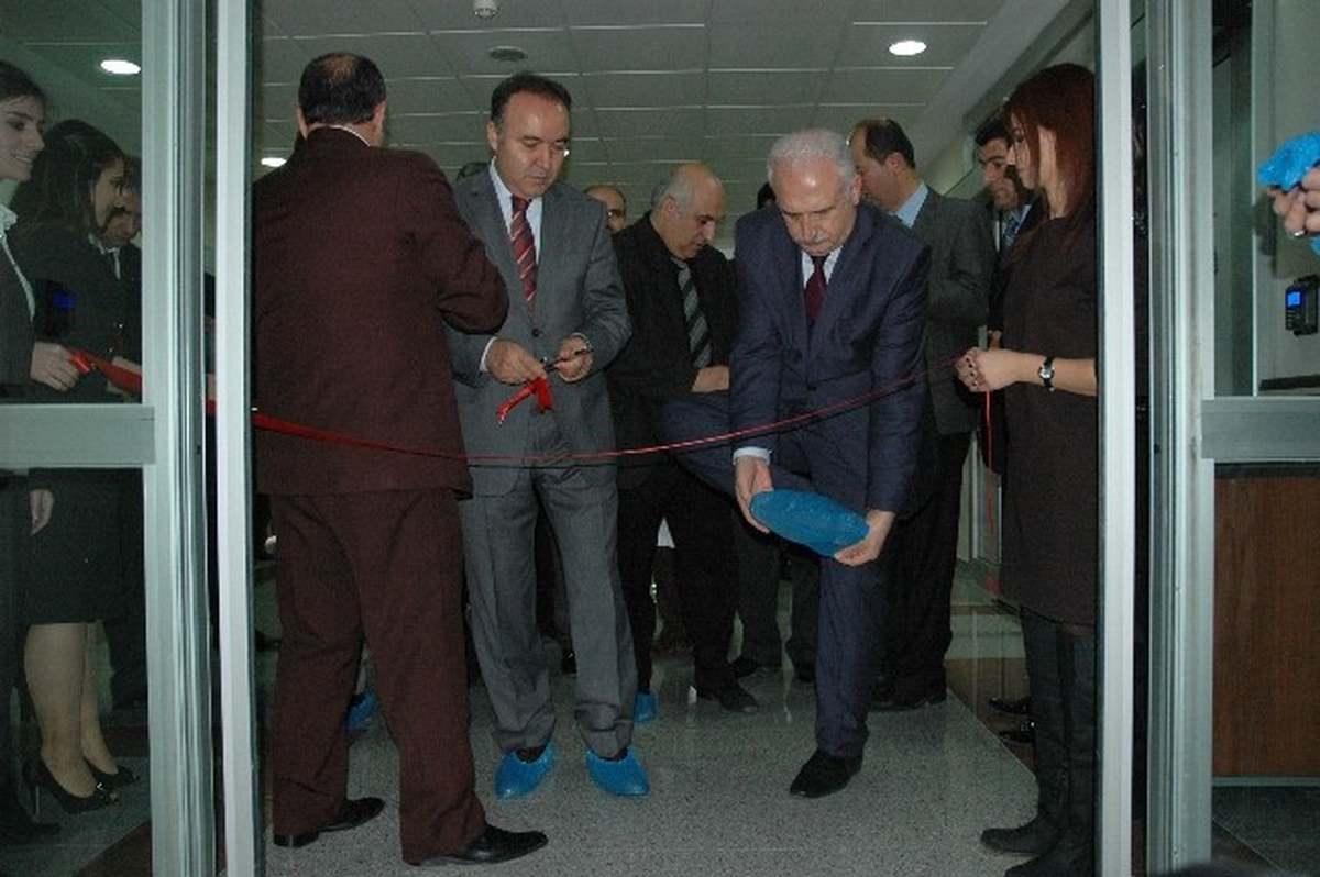 Atatürk Üniversitesi Araştırma Hastanesi\'nde Kemik İliği ve Kök Hücre Merkezi Düzenlenen Törenle...