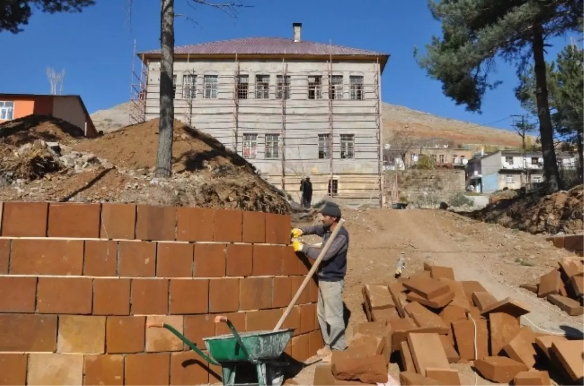 Bitlis\'te Sivil Mimari Yapılar Restore Ediliyor